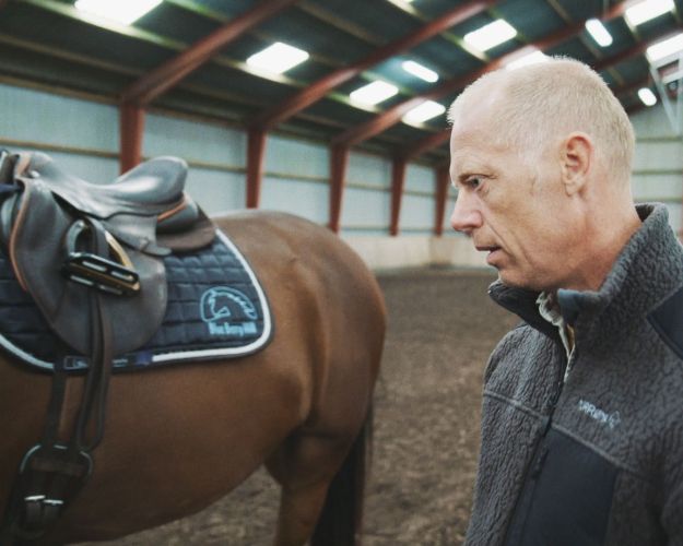 Morten Spiegelhauer med en hest