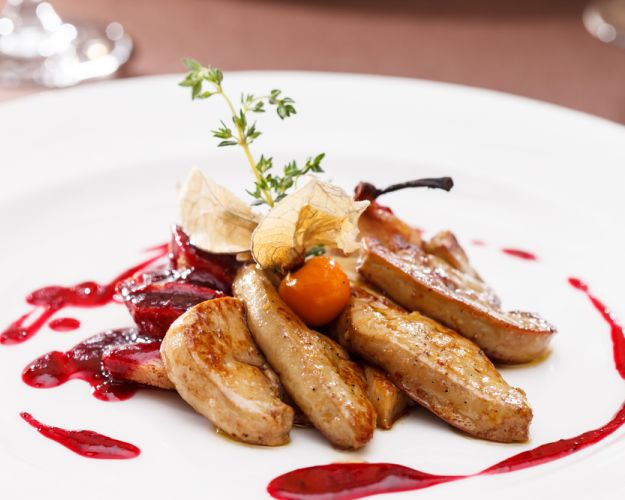Foie gras anrettet på tallerken