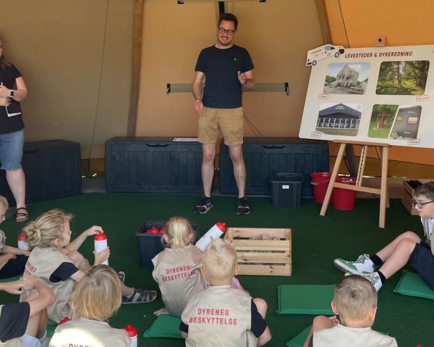 Dyre- og Naturskolen i Århus er et undervisningstilbud til skoler og institutioner, og sidste år var der 470 børn igennem forløbet. Foto: Dyrenes Beskyttelse